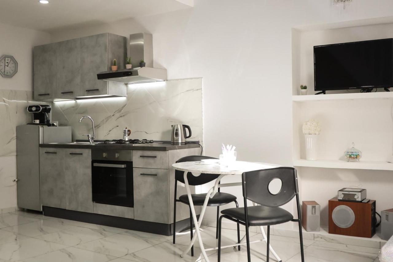 Modern By Sasy In The City Centre 那不勒斯 外观 照片