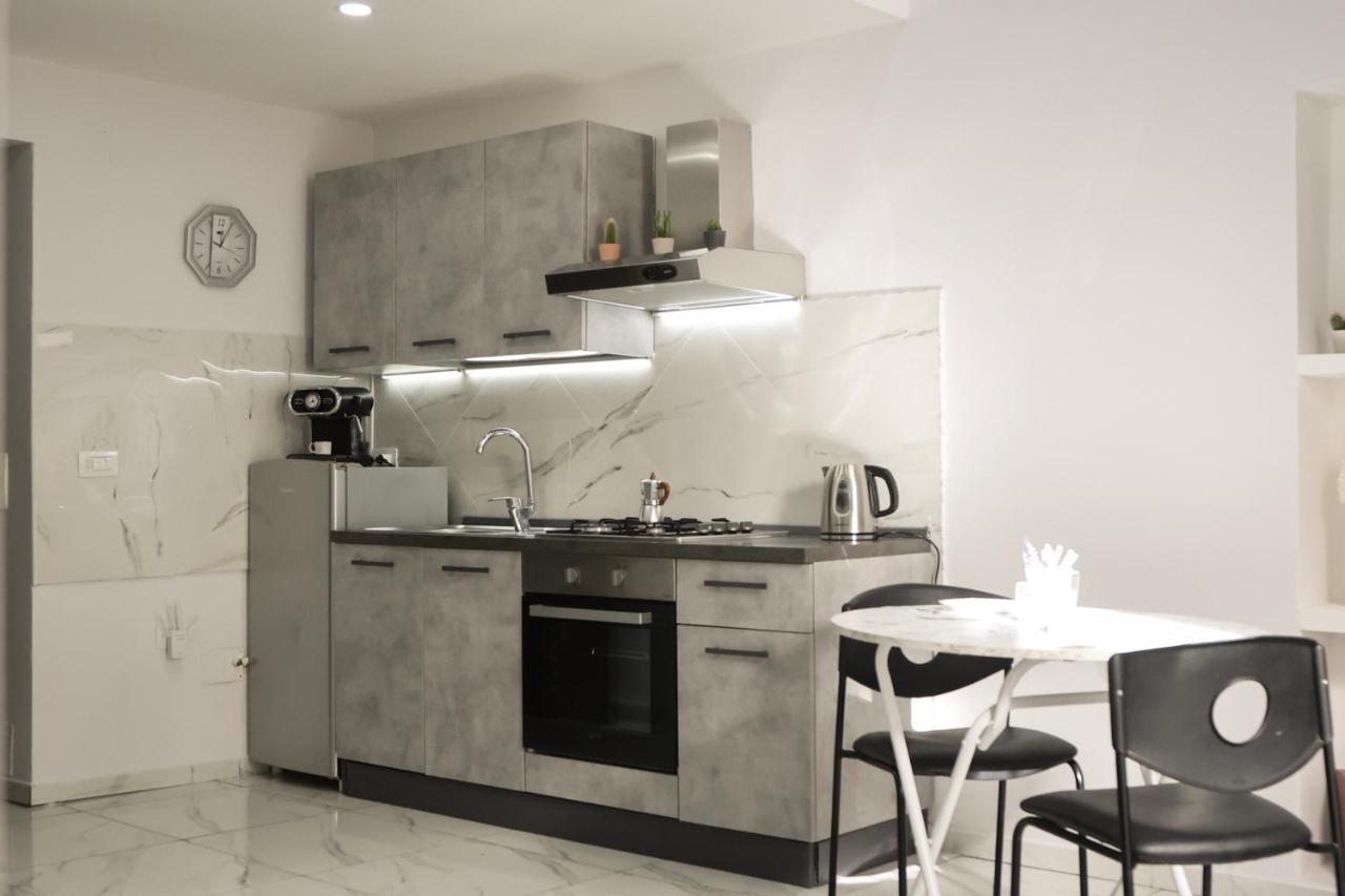 Modern By Sasy In The City Centre 那不勒斯 外观 照片