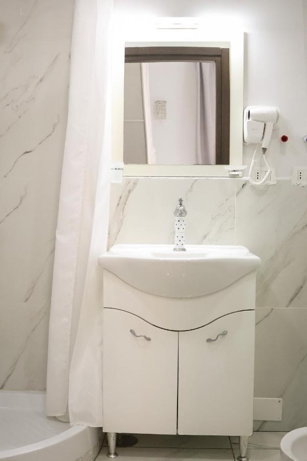 Modern By Sasy In The City Centre 那不勒斯 外观 照片
